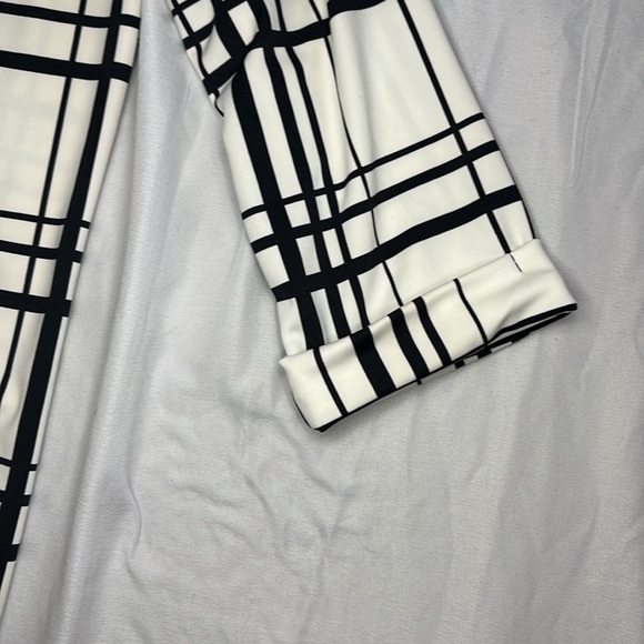 Black and white plaid duster - fits size small - Picture 3 of 7
